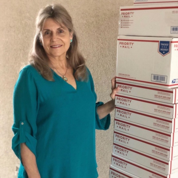 Like to bookmark our closet! - Picture 11 of 16